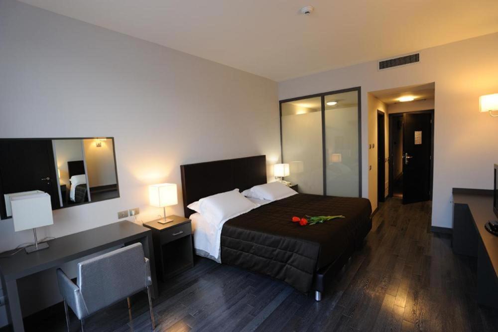 Park Hotel Sporting Teramo Exteriör bild