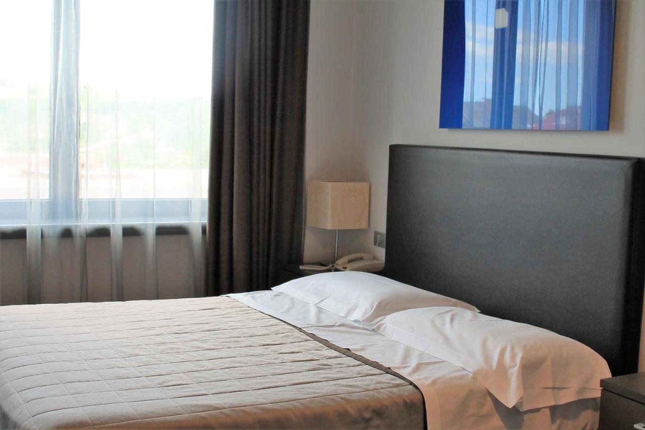 Park Hotel Sporting Teramo Exteriör bild